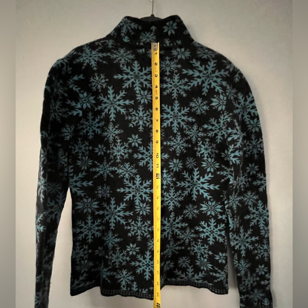 Neve Dark Charcoal Gray and Blue Snowflake 1/4 Zip Wool Sweater, Size M - Picture 12 of 14